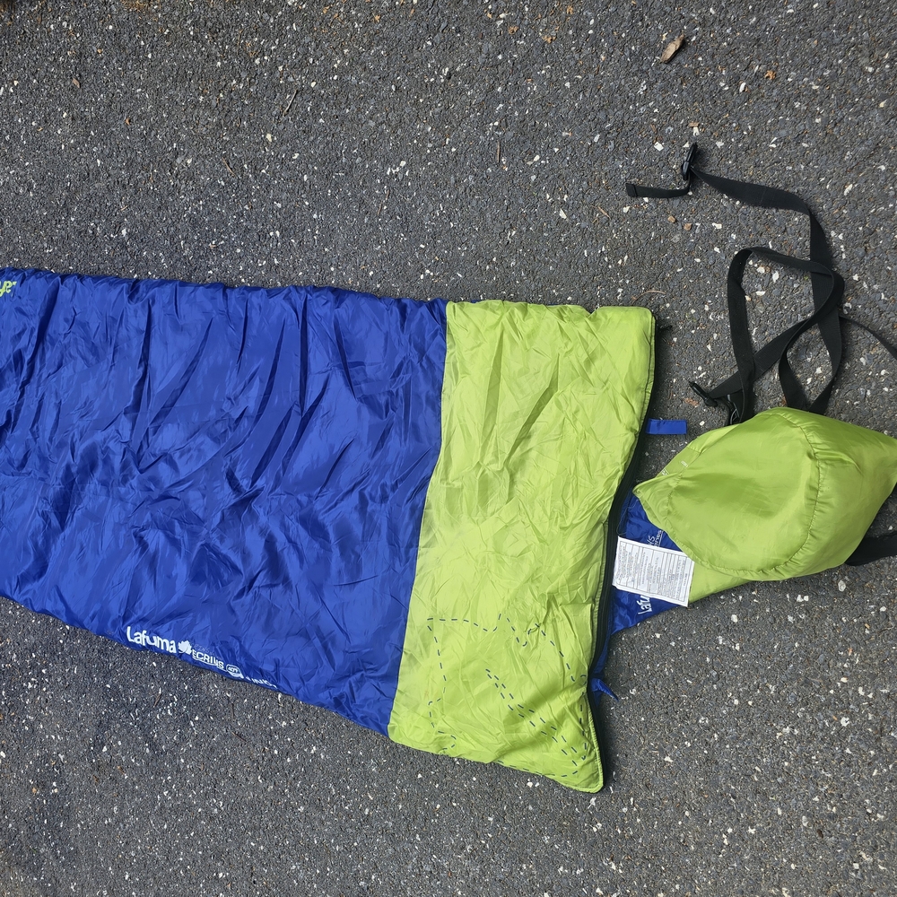 Kids Blue and Green Sleeping Bag - Picture 4 of 7